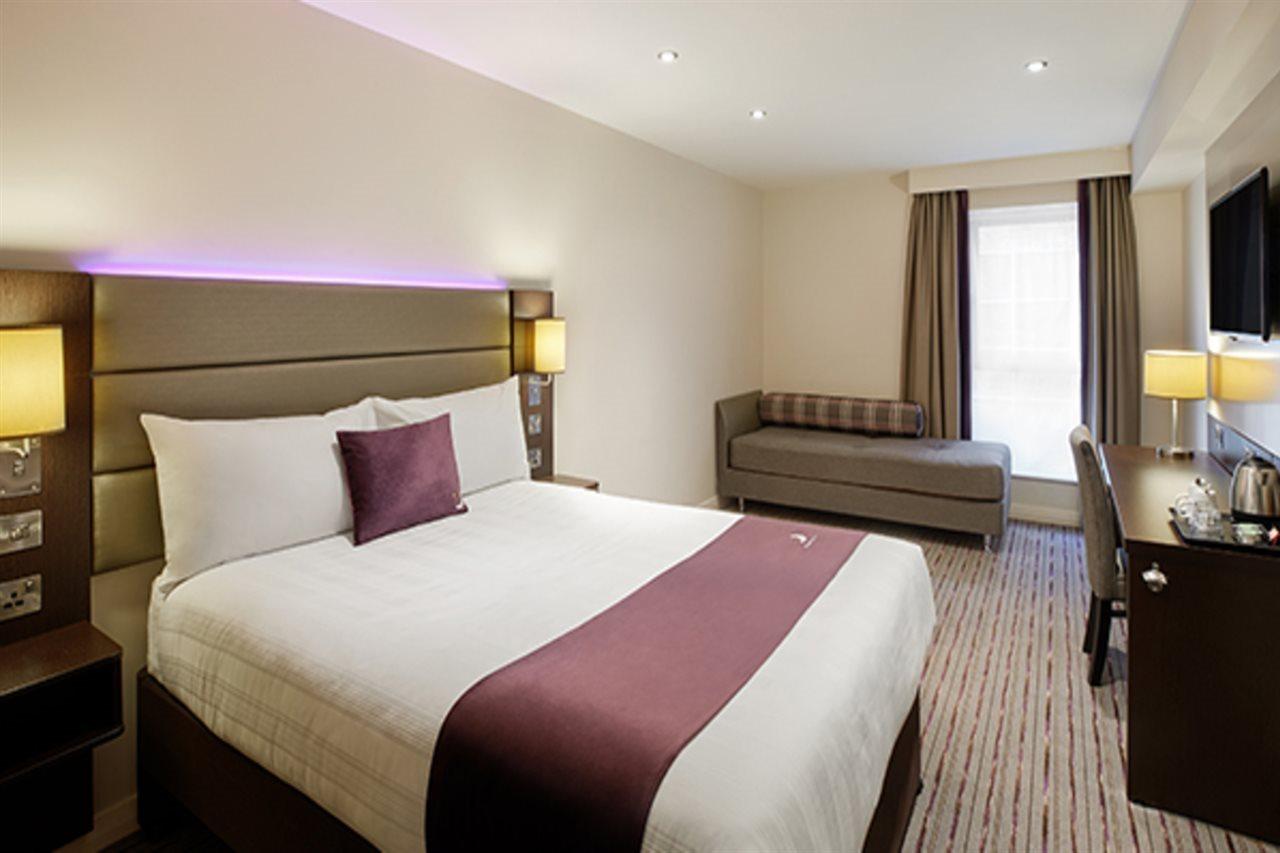 Premier Inn Premier Inn Bagshot Eksteriør bilde