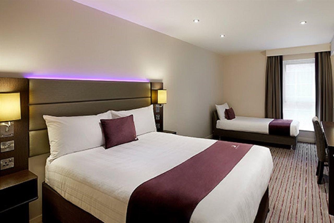 Premier Inn Premier Inn Bagshot Eksteriør bilde