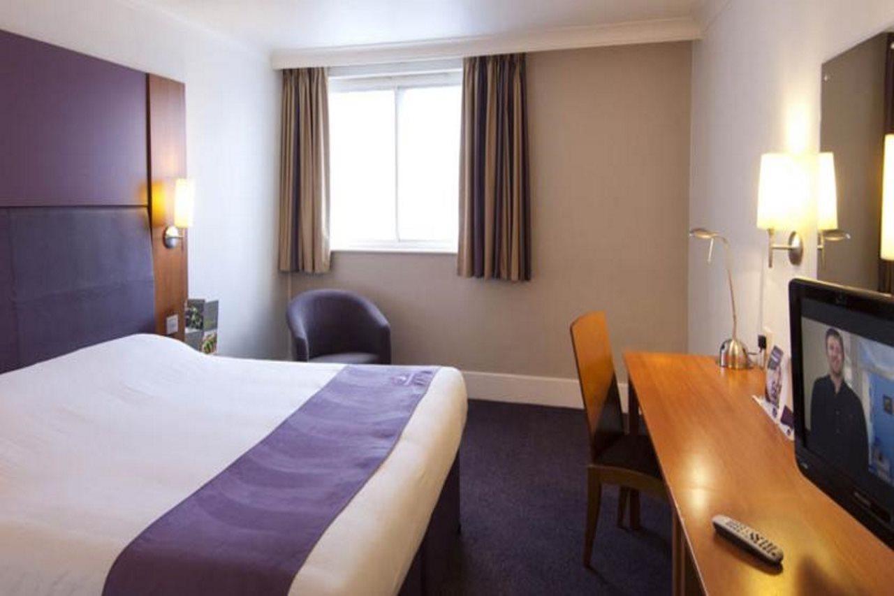 Premier Inn Premier Inn Bagshot Eksteriør bilde