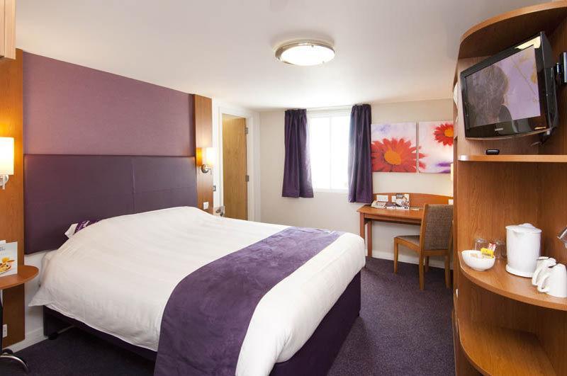 Premier Inn Premier Inn Bagshot Eksteriør bilde