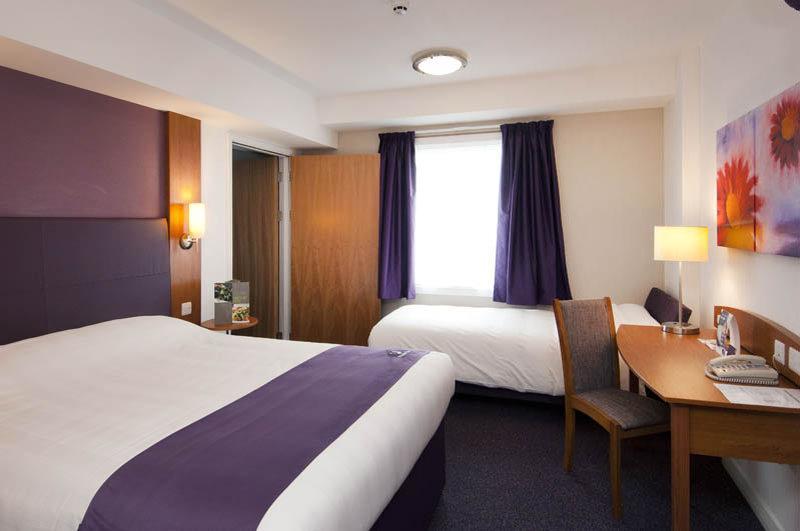 Premier Inn Premier Inn Bagshot Eksteriør bilde