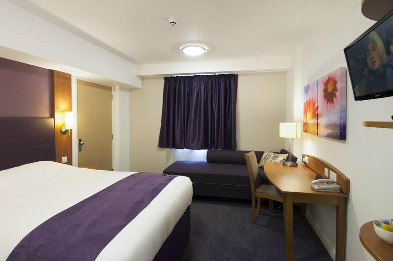 Premier Inn Premier Inn Bagshot Eksteriør bilde